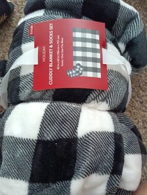 Holiday Time Black and White Buffalo Check Cuddly Blanket & Socks Set